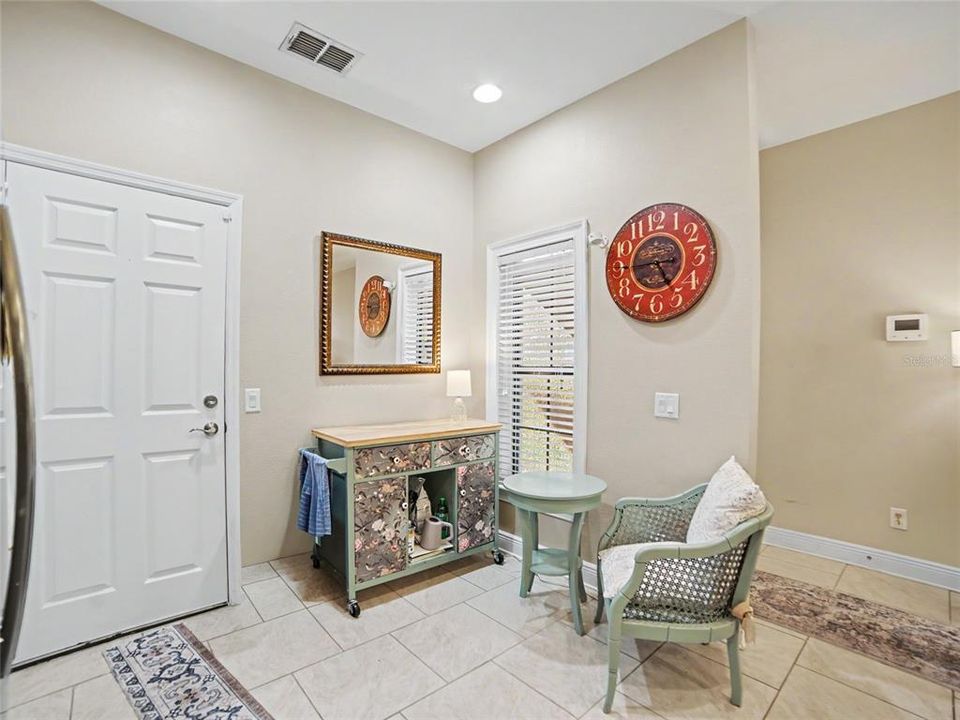 For Sale: $315,000 (2 beds, 2 baths, 1571 Square Feet)