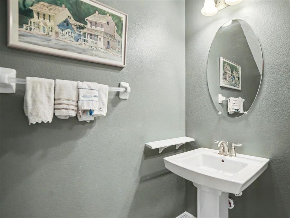 For Sale: $315,000 (2 beds, 2 baths, 1571 Square Feet)