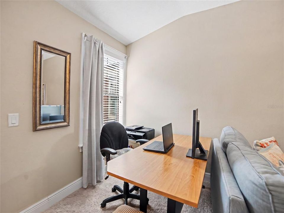 For Sale: $315,000 (2 beds, 2 baths, 1571 Square Feet)