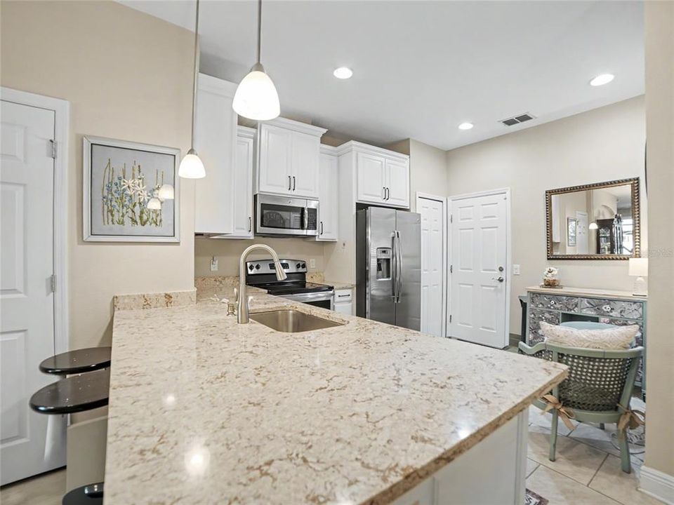 For Sale: $315,000 (2 beds, 2 baths, 1571 Square Feet)