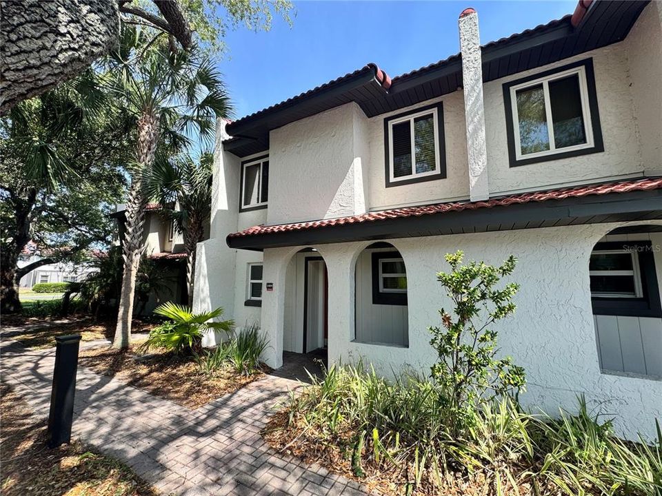 For Rent: $2,000 (2 beds, 2 baths, 1052 Square Feet)