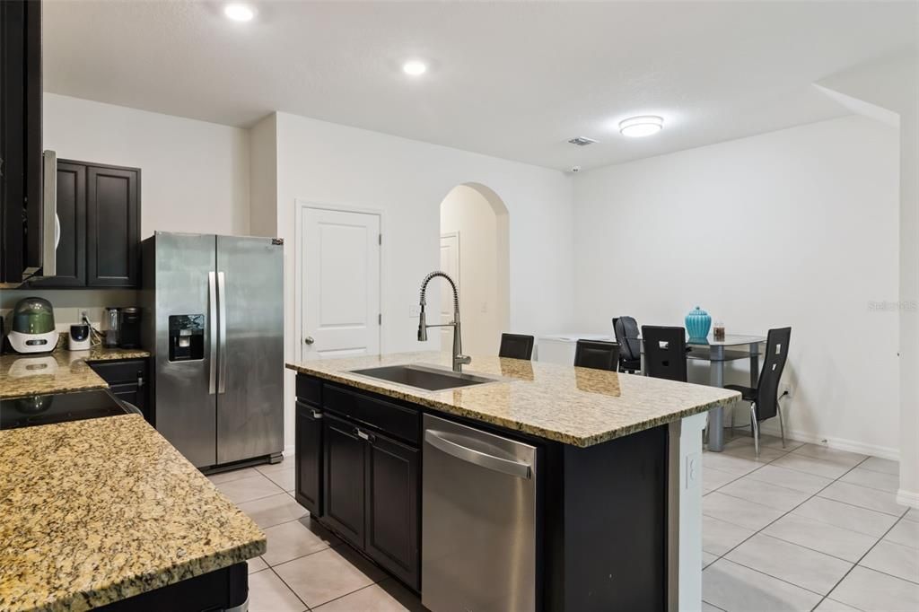 For Sale: $335,000 (3 beds, 2 baths, 1707 Square Feet)