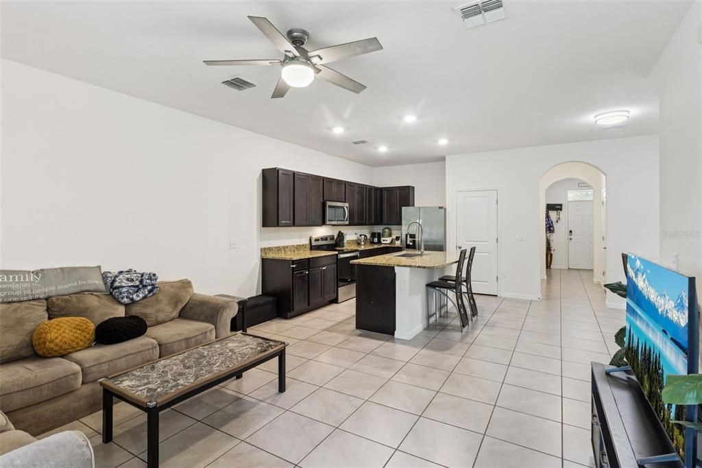For Sale: $335,000 (3 beds, 2 baths, 1707 Square Feet)