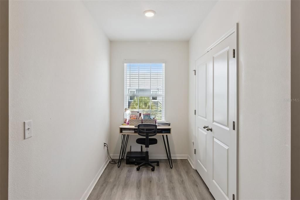 For Sale: $335,000 (3 beds, 2 baths, 1707 Square Feet)