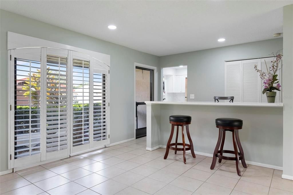 For Sale: $225,000 (2 beds, 2 baths, 1374 Square Feet)