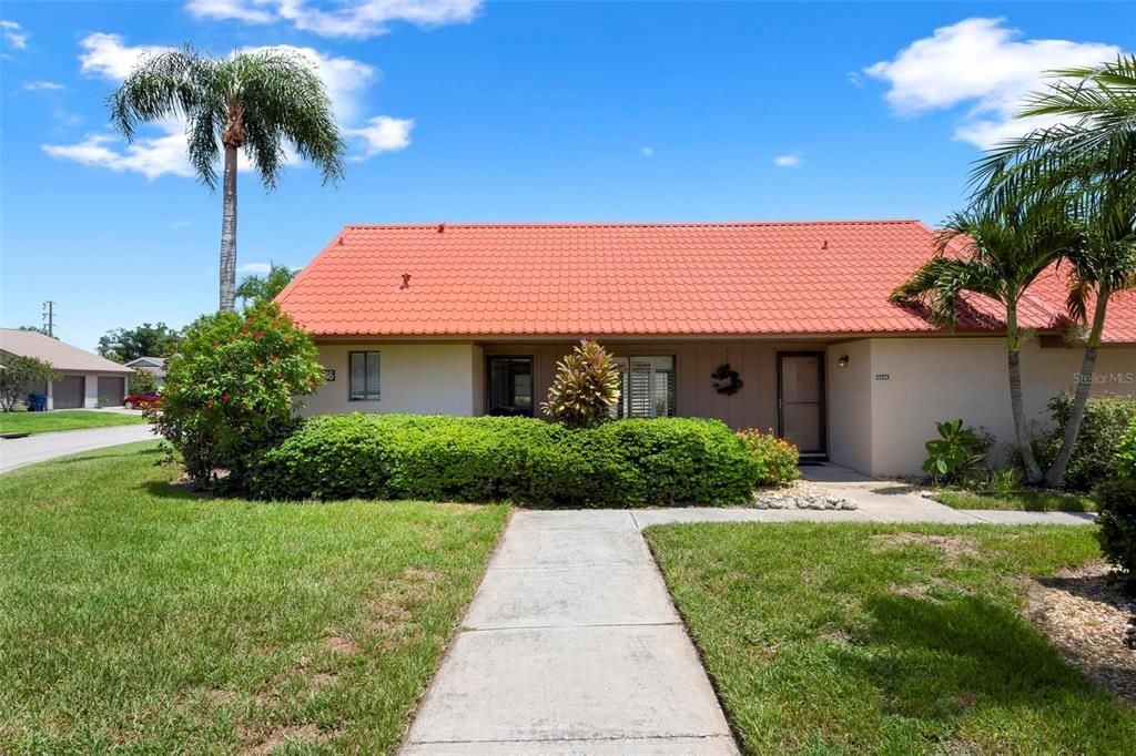 For Sale: $225,000 (2 beds, 2 baths, 1374 Square Feet)
