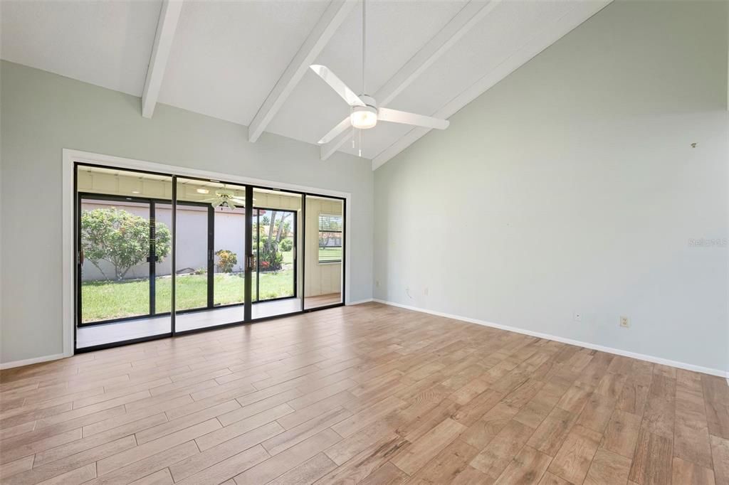 For Sale: $225,000 (2 beds, 2 baths, 1374 Square Feet)