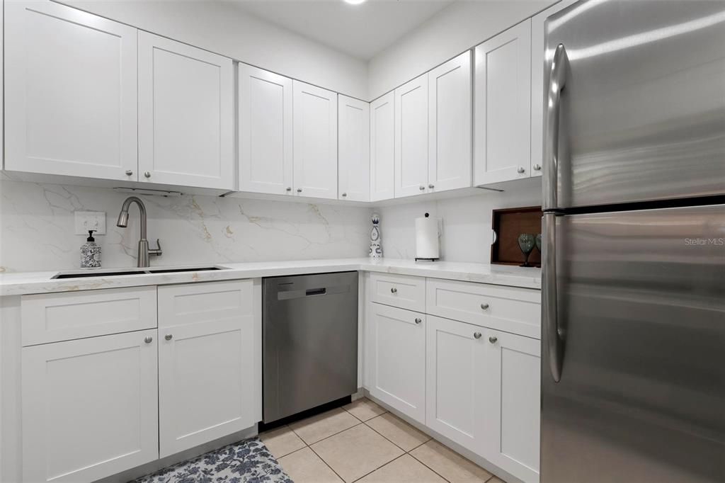 For Sale: $225,000 (2 beds, 2 baths, 1374 Square Feet)