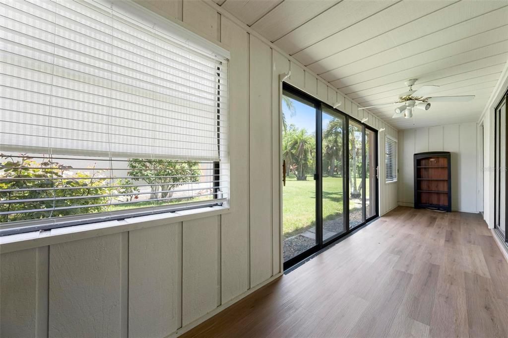 For Sale: $225,000 (2 beds, 2 baths, 1374 Square Feet)