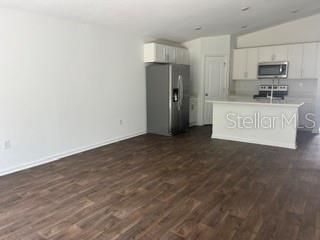For Sale: $269,900 (3 beds, 2 baths, 1198 Square Feet)