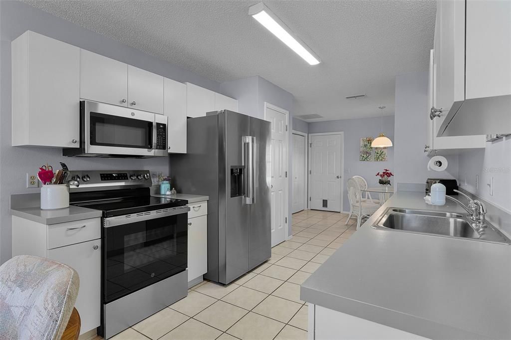 For Sale: $280,000 (2 beds, 2 baths, 1213 Square Feet)