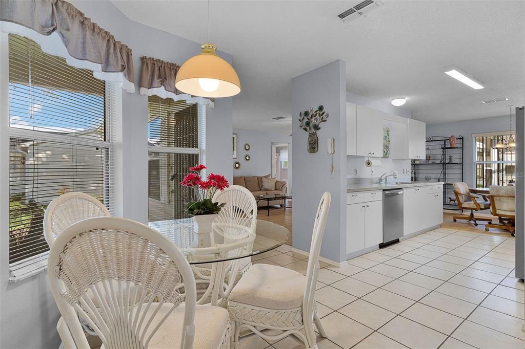 For Sale: $280,000 (2 beds, 2 baths, 1213 Square Feet)