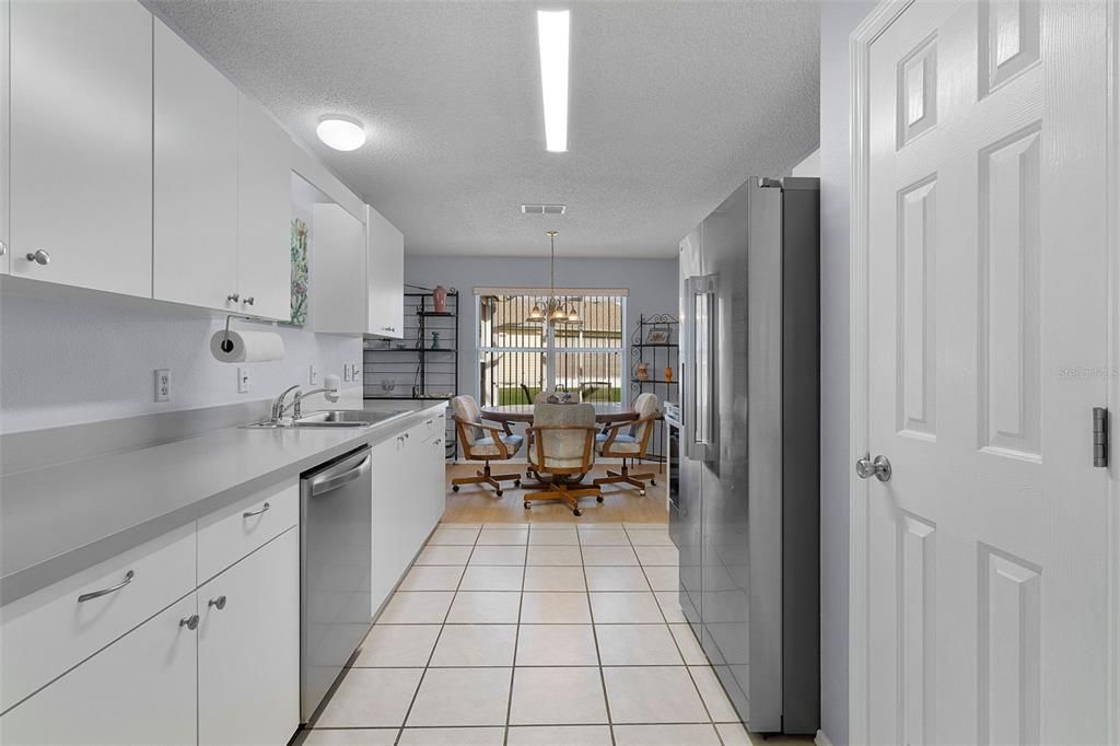 For Sale: $280,000 (2 beds, 2 baths, 1213 Square Feet)