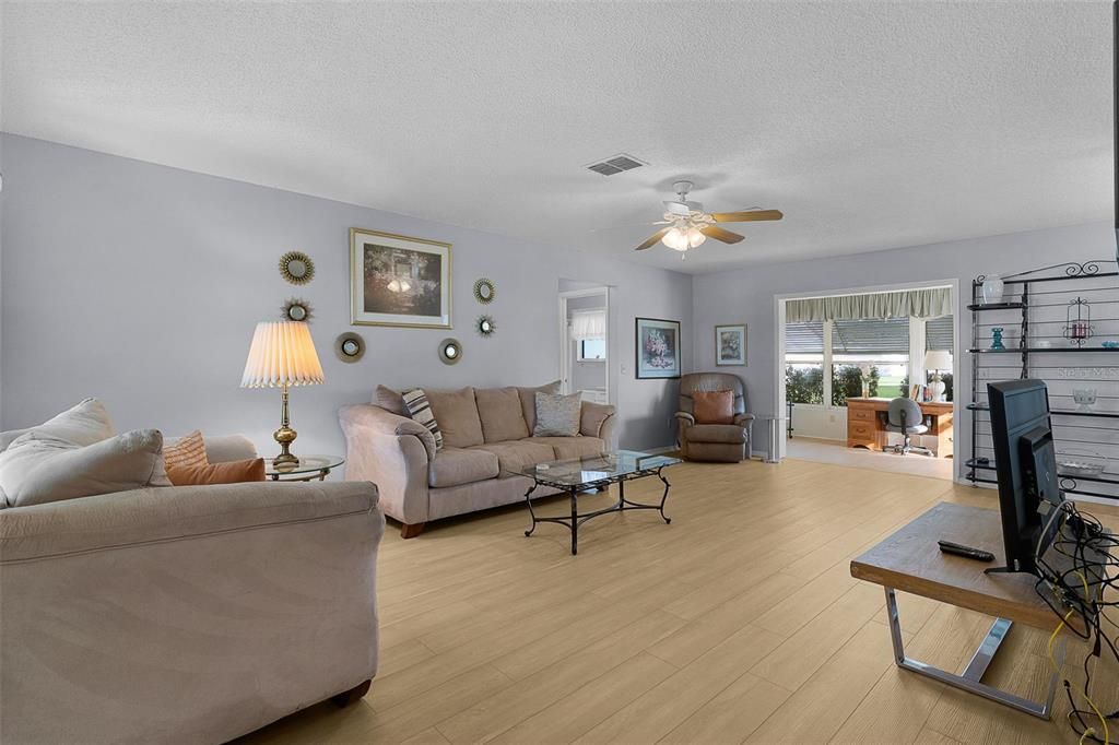 For Sale: $280,000 (2 beds, 2 baths, 1213 Square Feet)