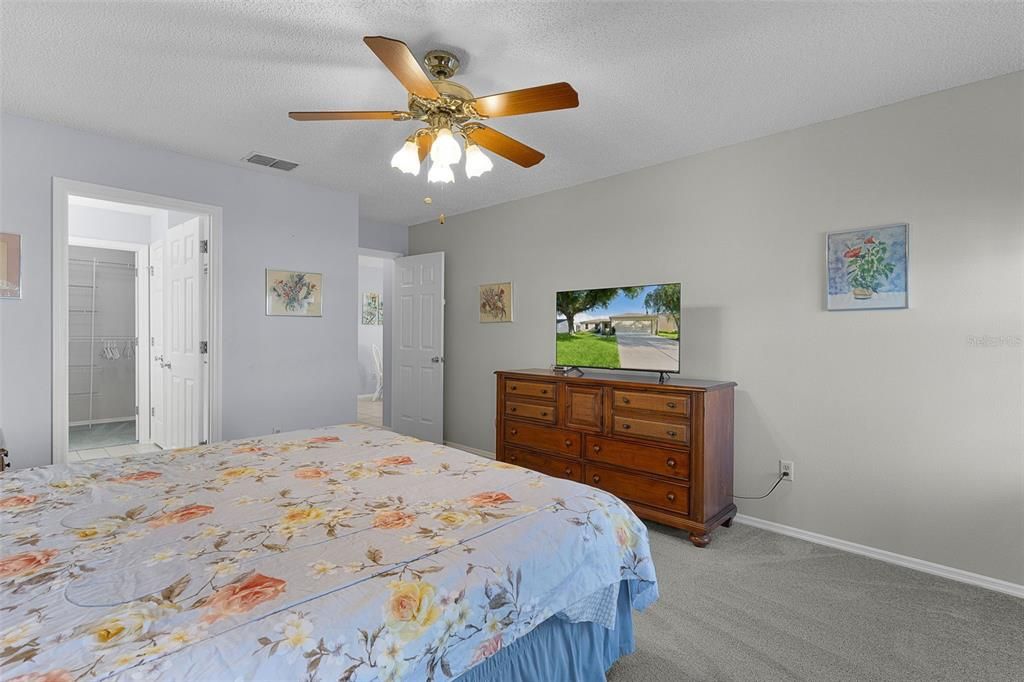 For Sale: $280,000 (2 beds, 2 baths, 1213 Square Feet)