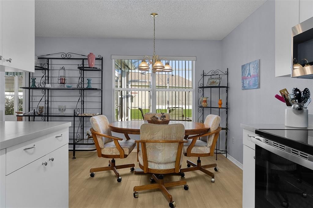 For Sale: $280,000 (2 beds, 2 baths, 1213 Square Feet)
