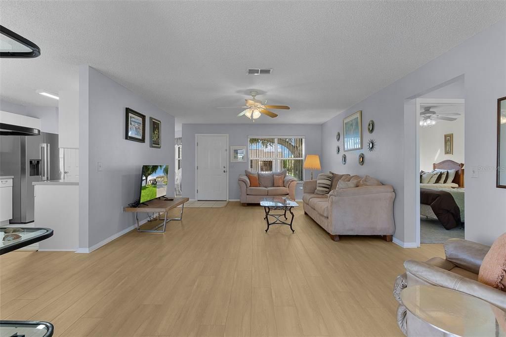For Sale: $280,000 (2 beds, 2 baths, 1213 Square Feet)