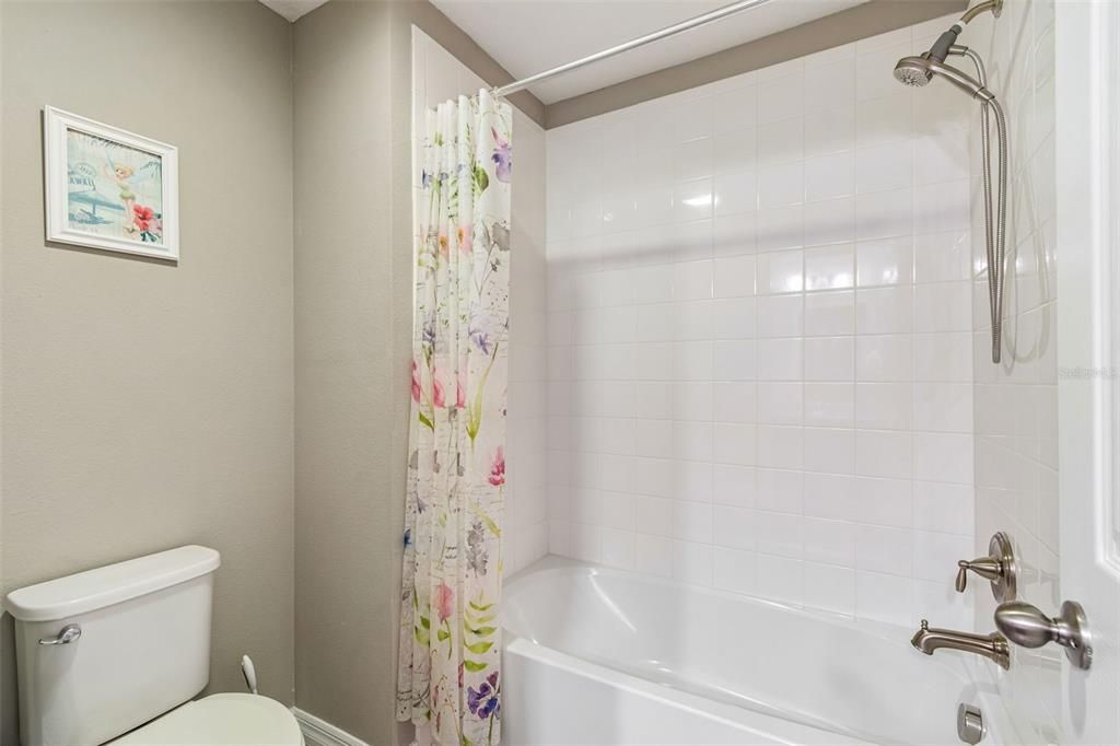 For Sale: $399,900 (4 beds, 3 baths, 2098 Square Feet)