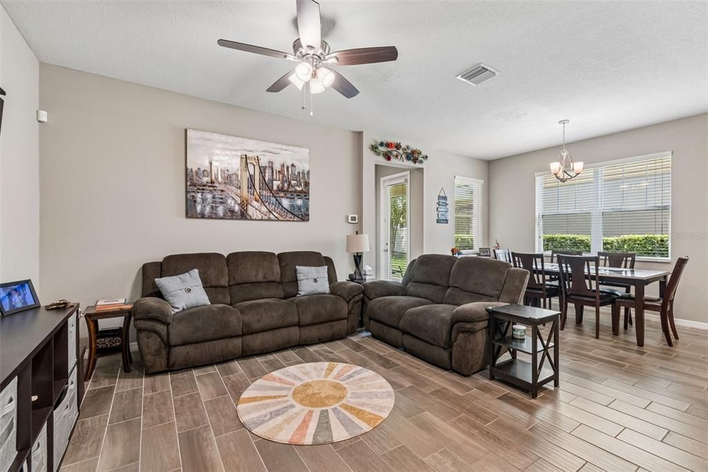 For Sale: $399,900 (4 beds, 3 baths, 2098 Square Feet)