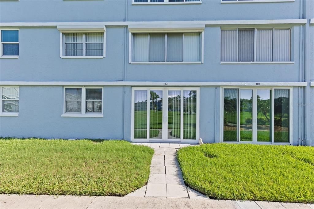 На продажу: $125,000 (2 спален, 2 ванн, 1035 Квадратных фут)