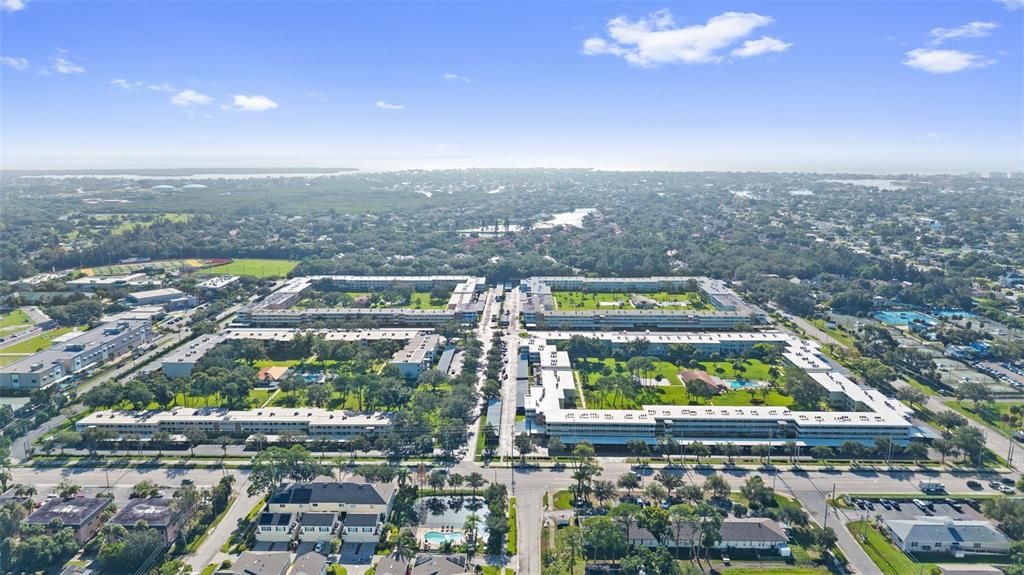 На продажу: $125,000 (2 спален, 2 ванн, 1035 Квадратных фут)