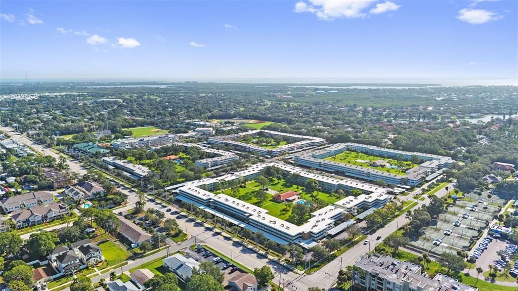 На продажу: $125,000 (2 спален, 2 ванн, 1035 Квадратных фут)
