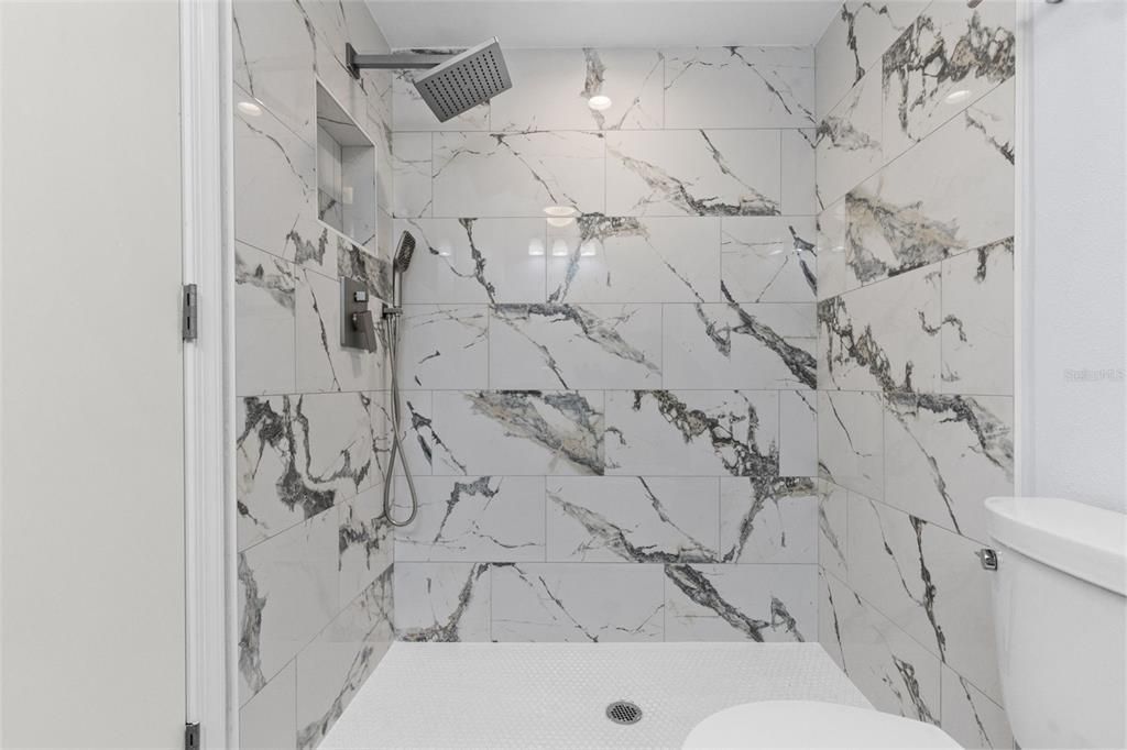 На продажу: $125,000 (2 спален, 2 ванн, 1035 Квадратных фут)
