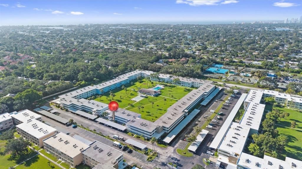 На продажу: $125,000 (2 спален, 2 ванн, 1035 Квадратных фут)