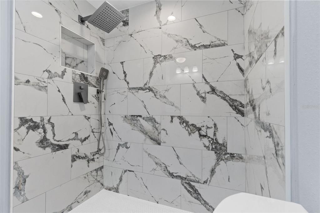 На продажу: $125,000 (2 спален, 2 ванн, 1035 Квадратных фут)