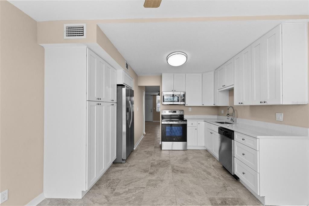 На продажу: $125,000 (2 спален, 2 ванн, 1035 Квадратных фут)
