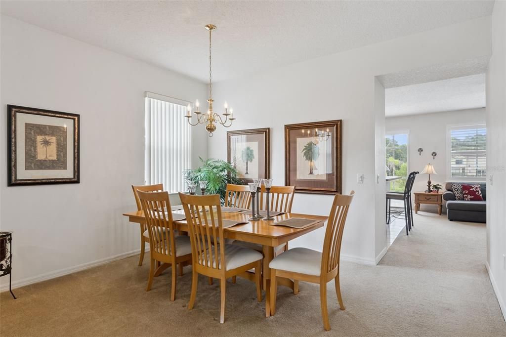 En Venta: $349,999 (4 camas, 3 baños, 1910 Pies cuadrados)