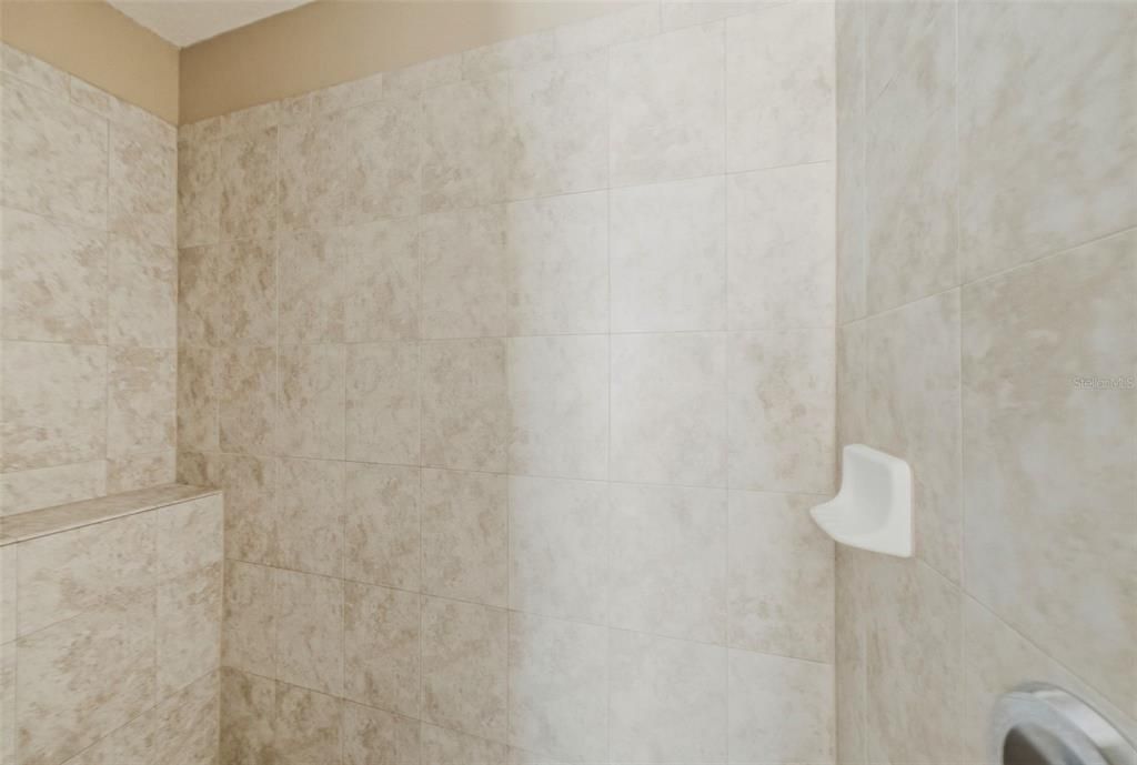 На продажу: $269,990 (4 спален, 2 ванн, 1396 Квадратных фут)