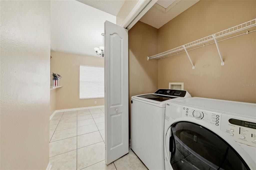 На продажу: $269,990 (4 спален, 2 ванн, 1396 Квадратных фут)