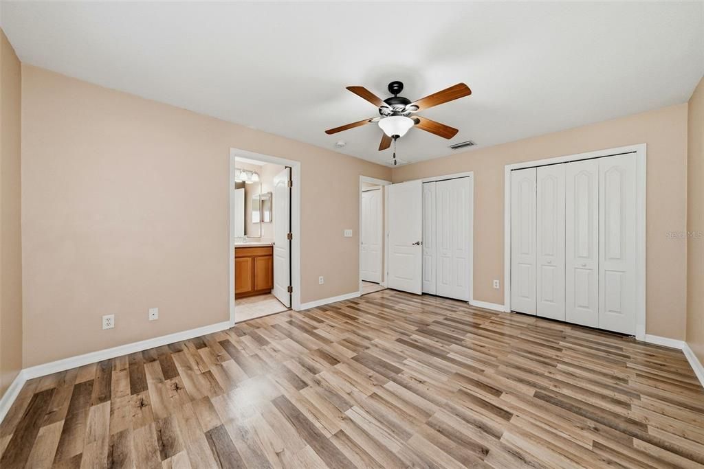На продажу: $269,990 (4 спален, 2 ванн, 1396 Квадратных фут)