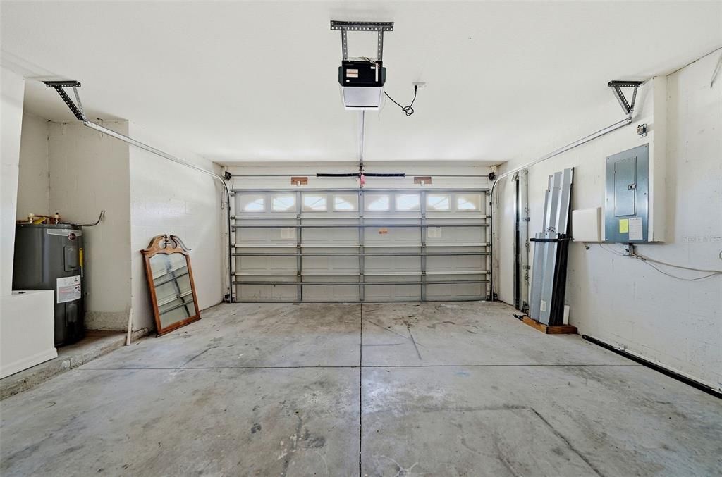 На продажу: $269,990 (4 спален, 2 ванн, 1396 Квадратных фут)
