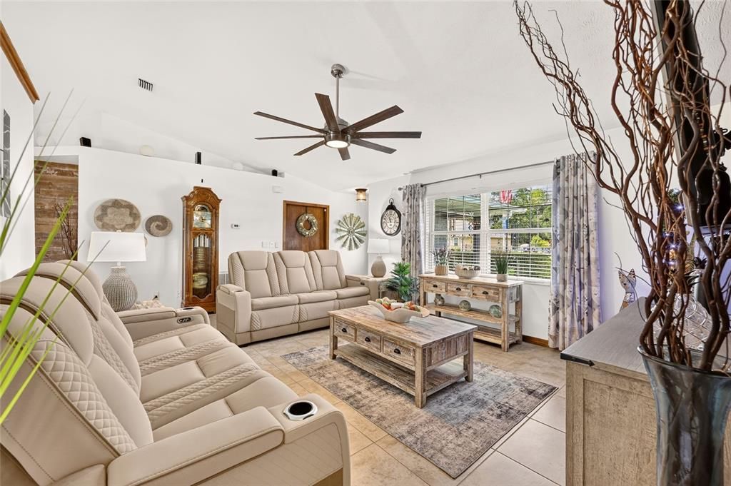 For Sale: $369,900 (3 beds, 2 baths, 1352 Square Feet)