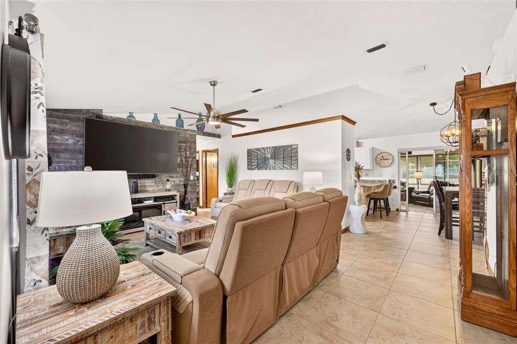 For Sale: $369,900 (3 beds, 2 baths, 1352 Square Feet)