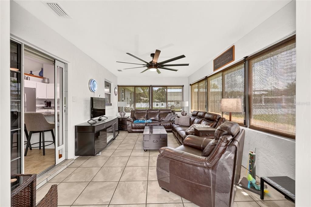 For Sale: $369,900 (3 beds, 2 baths, 1352 Square Feet)