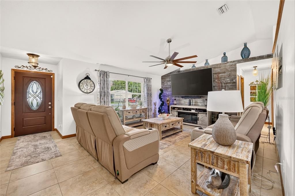 For Sale: $369,900 (3 beds, 2 baths, 1352 Square Feet)