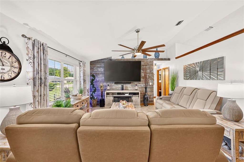 For Sale: $369,900 (3 beds, 2 baths, 1352 Square Feet)