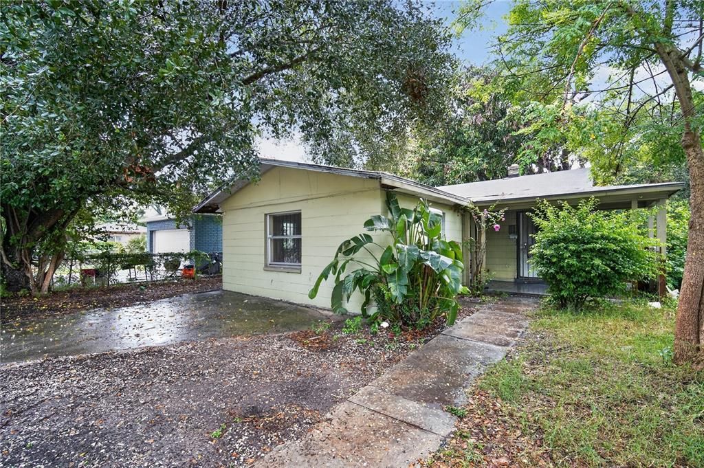 For Sale: $149,000 (2 beds, 1 baths, 1028 Square Feet)