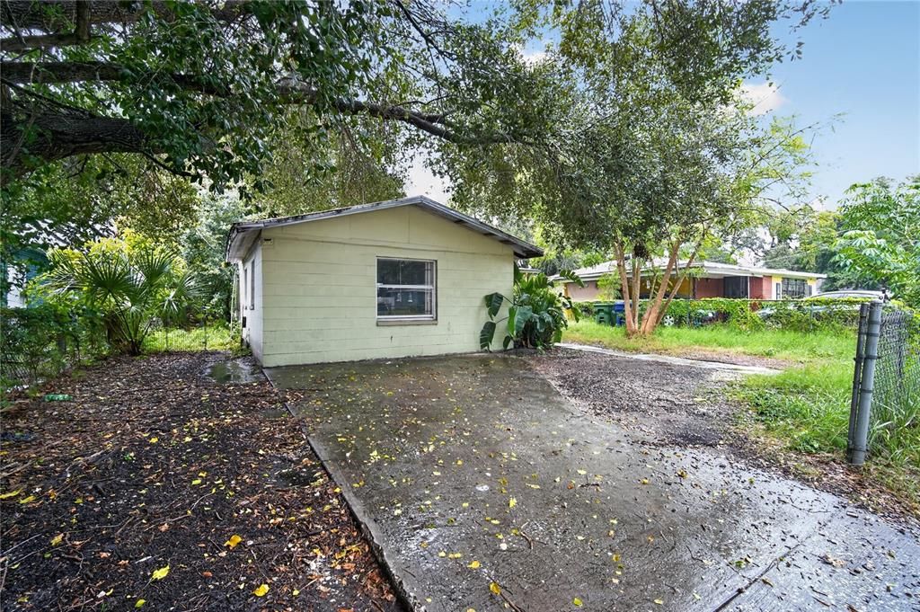 For Sale: $149,000 (2 beds, 1 baths, 1028 Square Feet)