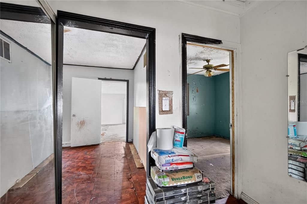 For Sale: $149,000 (2 beds, 1 baths, 1028 Square Feet)