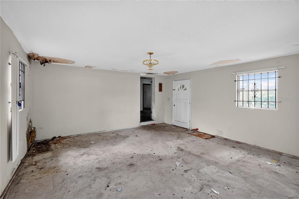 For Sale: $149,000 (2 beds, 1 baths, 1028 Square Feet)