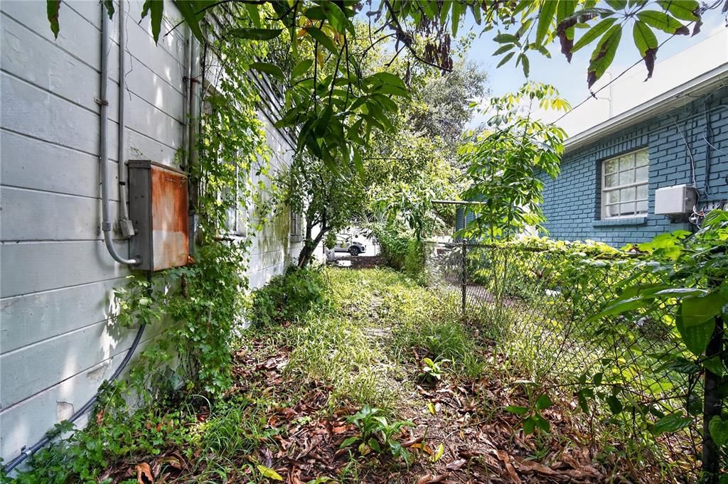 For Sale: $149,000 (2 beds, 1 baths, 1028 Square Feet)