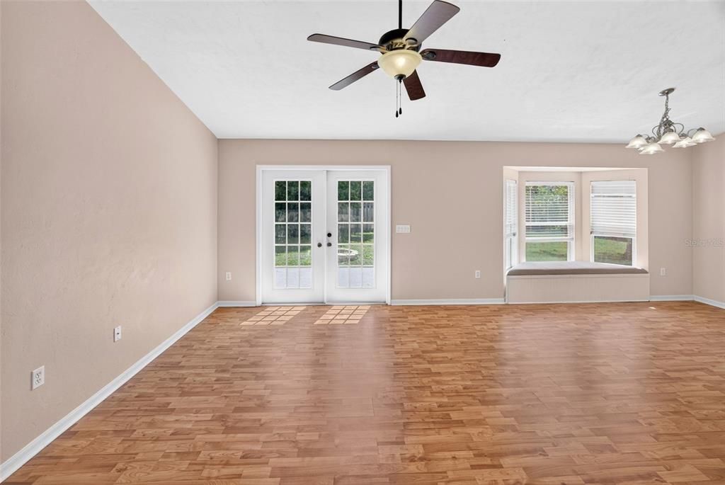 For Sale: $340,000 (3 beds, 2 baths, 1288 Square Feet)
