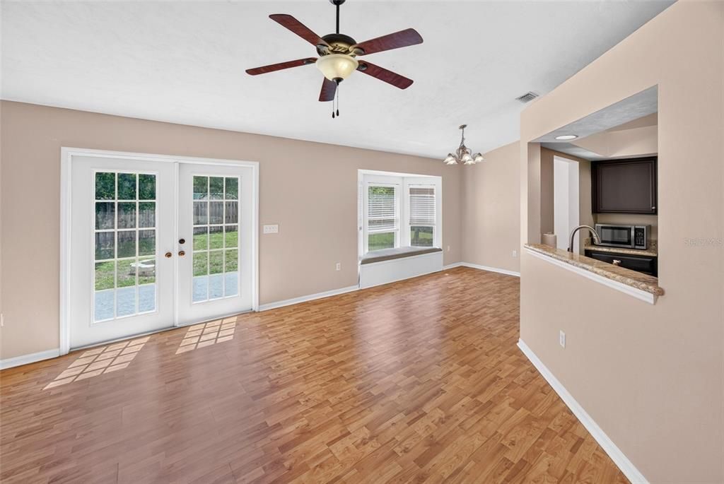 For Sale: $340,000 (3 beds, 2 baths, 1288 Square Feet)