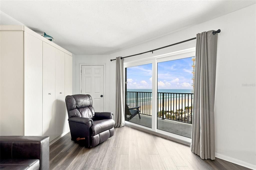 For Sale: $270,000 (1 beds, 1 baths, 600 Square Feet)