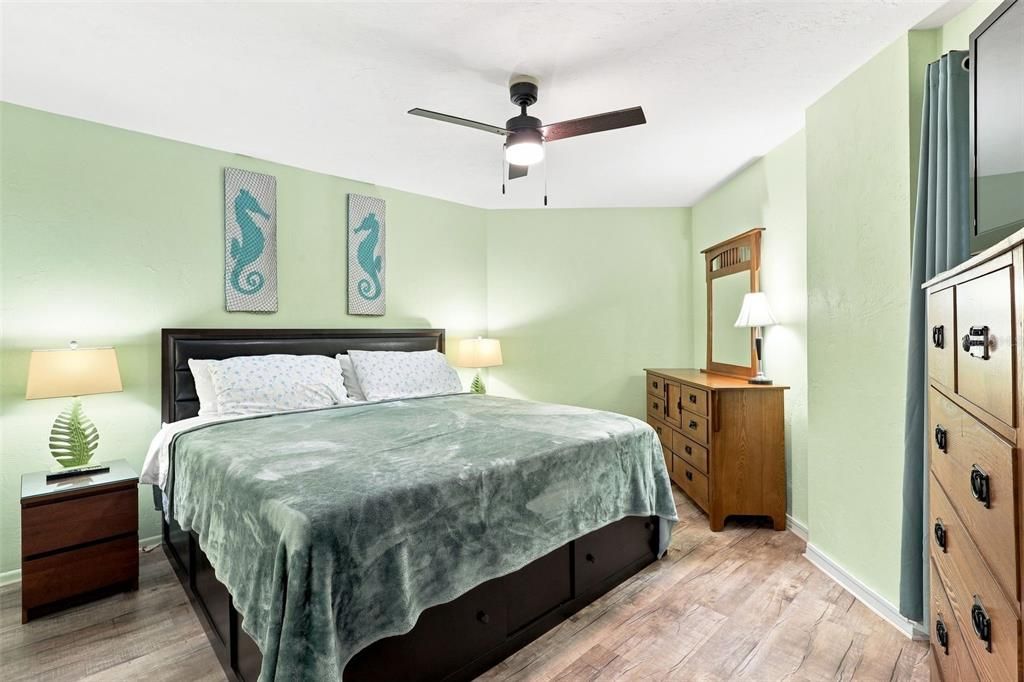 For Sale: $270,000 (1 beds, 1 baths, 600 Square Feet)