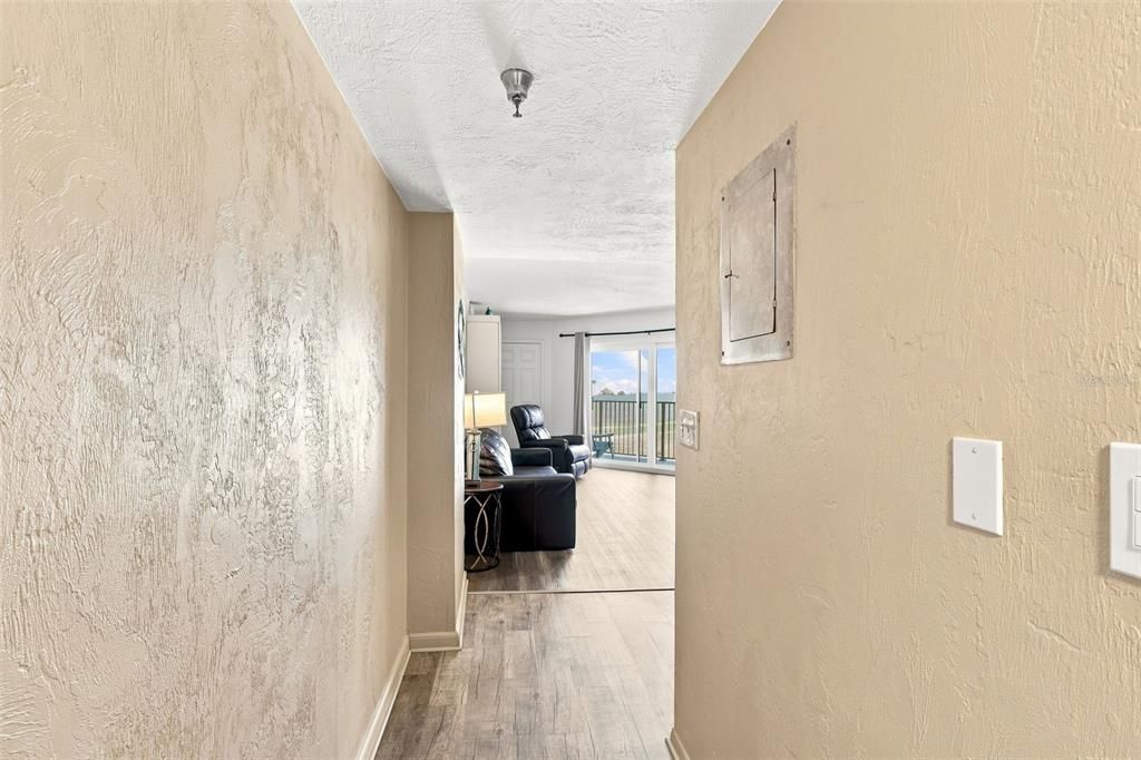 For Sale: $270,000 (1 beds, 1 baths, 600 Square Feet)